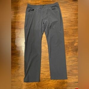 Travis Matthew Golf Pants Size 36